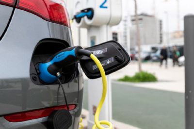 Imagem de União Europeia proíbe venda de carros a combustão a partir de 2035