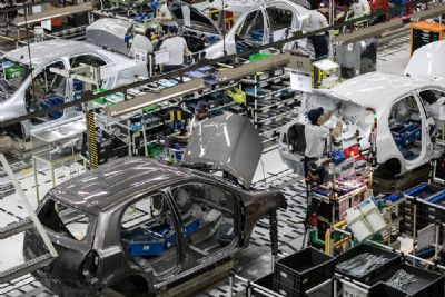 Imagem de Montadoras já deixaram de produzir 17 mil veículos na América do Sul em 2023